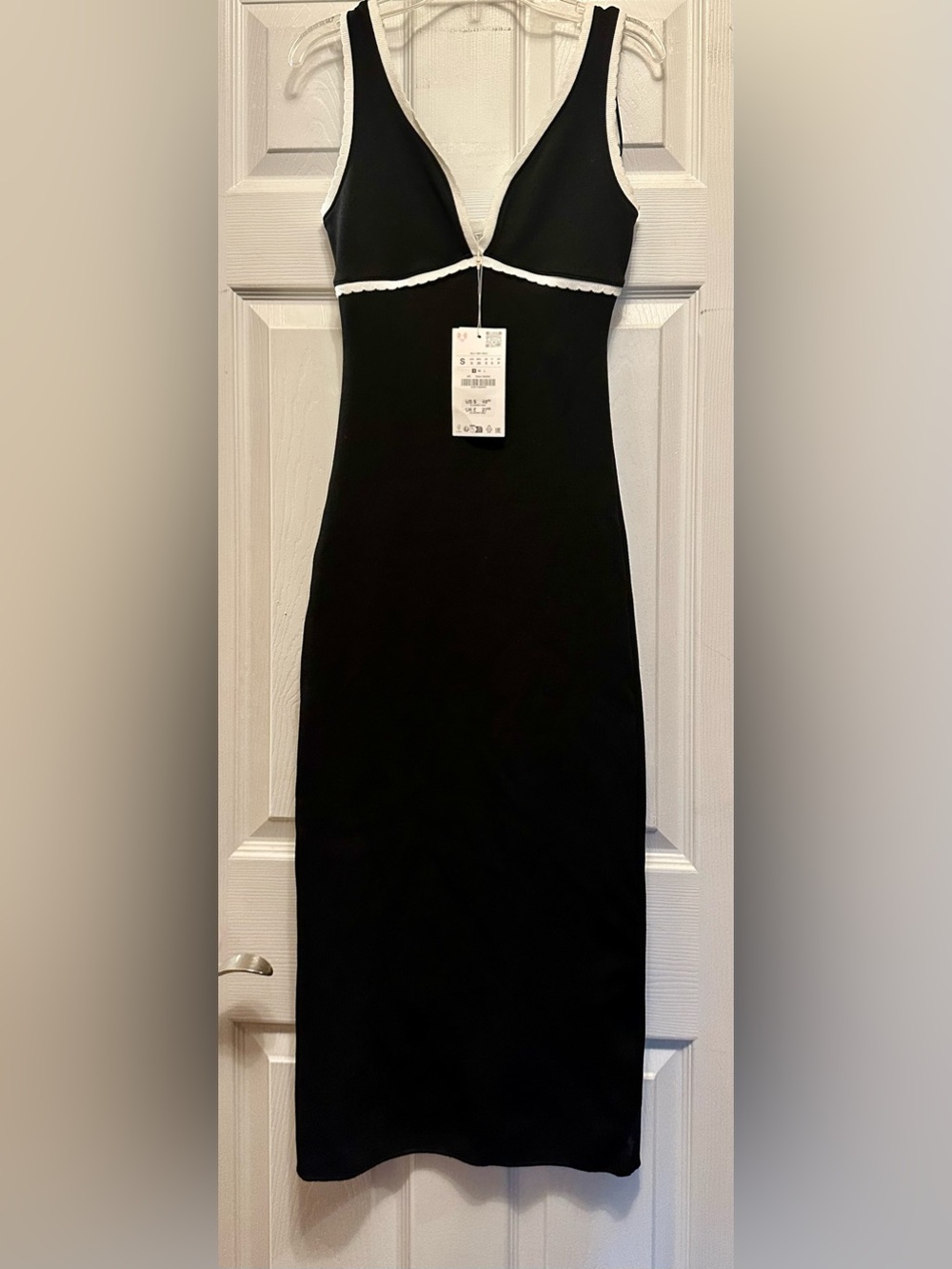 Zara Knit Dress with Contrast Trims (Style Code:
5584/211).